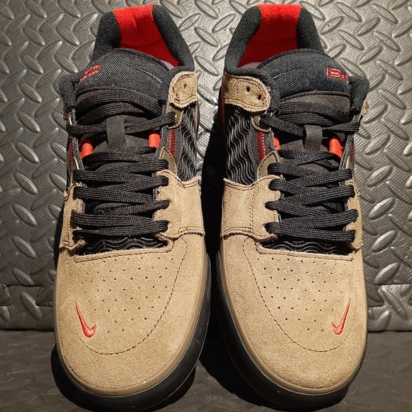 Nike SB Ishod Light Olive DC7232-300 - Picture 3 of 10